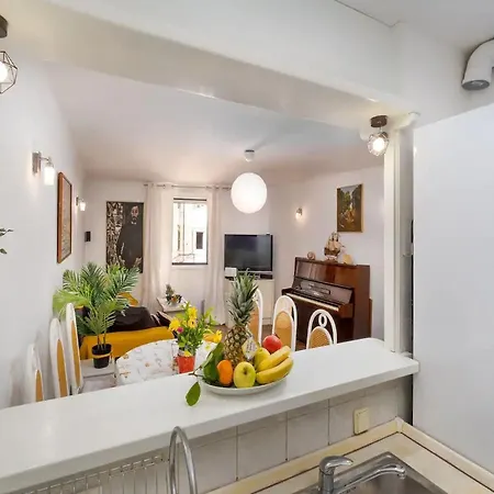 Jany - Two Bedroom With View דירה *