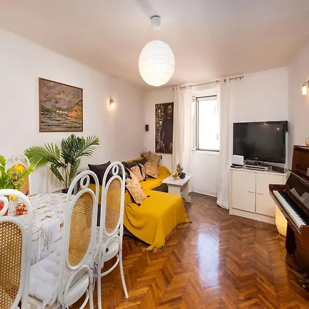 Jany - Two Bedroom With View דירה *